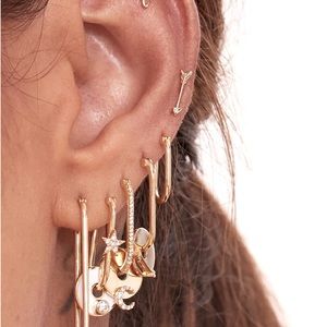 SOLD Foundrae 18kt Dream Tenet Diamond Arrow Stud Earring